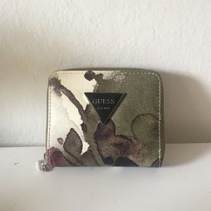 NWOT Guess Wallet